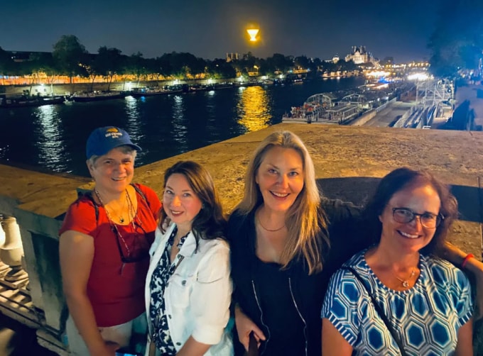 Harris không cảm thấy cô đơn vì luôn có bạn bè tại Pháp. Ảnh: CNN