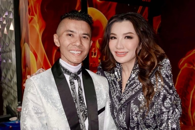 Kasim Hoàng Vũ bênTrizzie Phương Trinh trong đêm nhạc ủng hộ anh ở Texas, Mỹ năm 2024. Ảnh: Ban tổ chức cung cấp