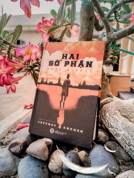 Tác phẩm Hai số phận của nhà văn người Anh Jeffrey Archer. Ảnh: Độc giả cung cấp