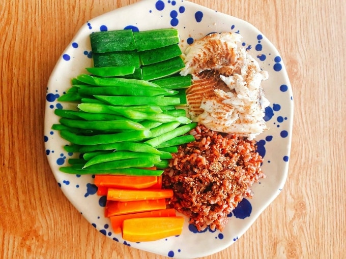 Món ăn với gạo lứt, đậu, bí đỏ giúp giảm cân. Ảnh: Chuyên gia cung cấp