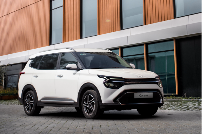 Kia Carens có cấu hình 7 chỗ, tối ưu không gian cho gia đình. Ảnh: Kia