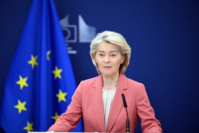 Chủ tịch Ủy ban châu Âu Ursula von der Leyen phát biểu tại Brussels, Bỉ ngày 27/2. Ảnh: AFP