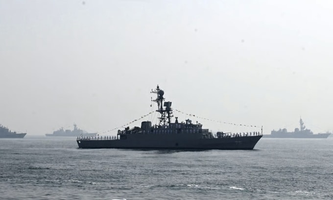 Chiến hạm IRIS Dena của Iran trên Vịnh Bengal hồi tháng 2. Ảnh: AP