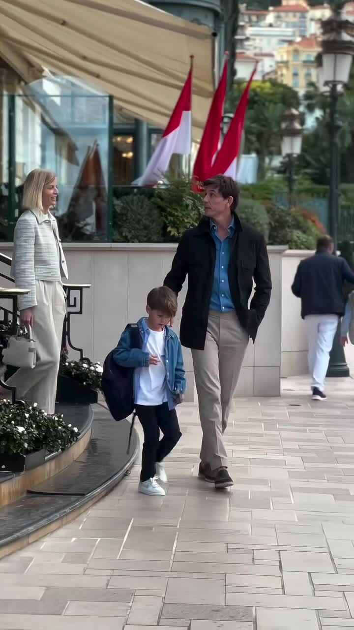 Tỷ phú Toto Wolff và vợ con đến Pháp