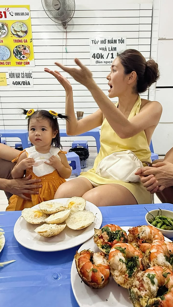 Mỹ nhân Thái nghỉ dưỡng Nha Trang cùng chồng con