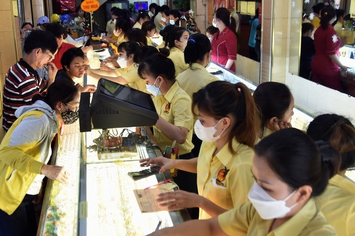 Giá vàng hôm nay, 5-3: Tiếp tục sụt giảm - Ảnh 1.