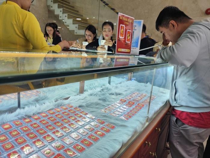 Giá vàng miếng SJC giảm mạnh hơn 6 triệu đồng trong vài ngày tháng 3 năm 2026 - Ảnh 2.