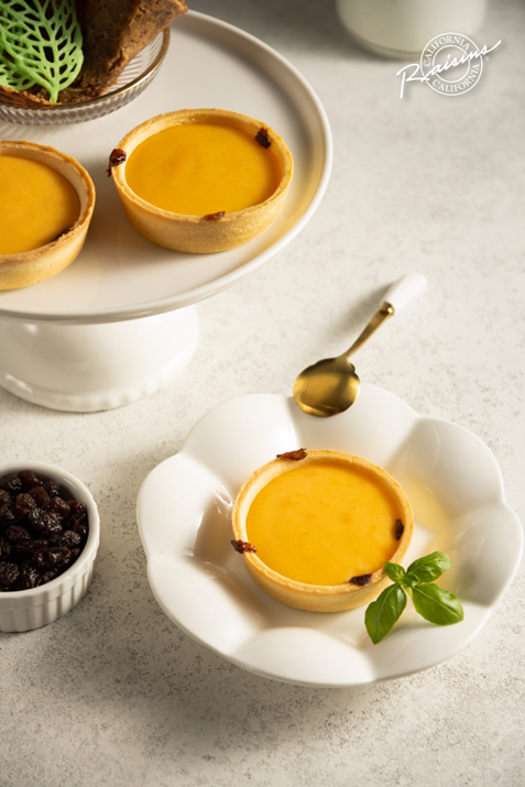 Món quà sắc hương gửi người phụ nữ tôi yêu: Custard Húng Quế Chanh Xanh & Nho Khô California- Ảnh 2.