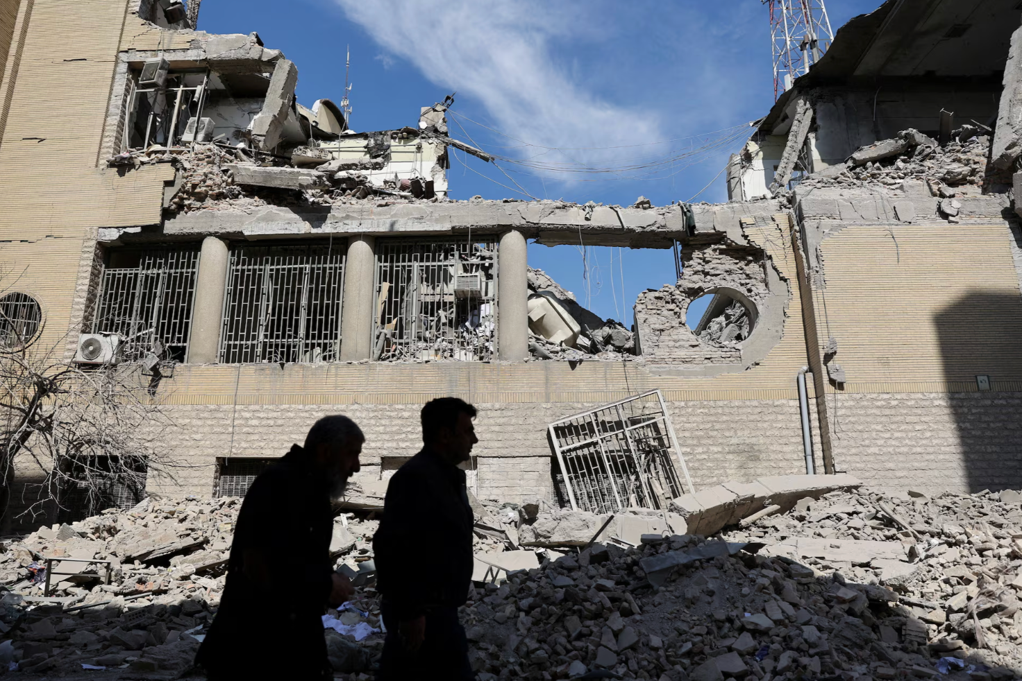 Trong tuyên bố mới nhất, quân đội Israel cũng cho biết lực lượng nước này phát động “làn sóng không kích quy mô lớn nhằm vào hạ tầng của chính quyền Iran tại Tehran