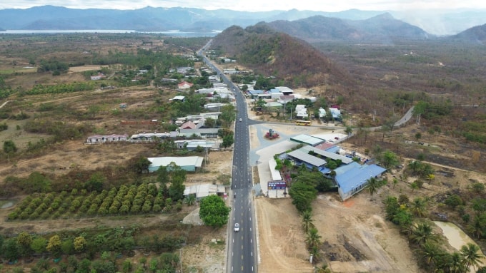 Quốc lộ 28B, tuyến chính kết nối tuyến giao thông huyết mạch quốc gia (quốc lộ 1, cao tốc Bắc Nam) từ Bình Thuận cũ lên Đà Lạt. Ảnh: Việt Quốc