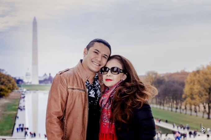 Kasim Hoàng Vũ bên mẹ lúc sinh thời. Ảnh: Facebook nhân vật