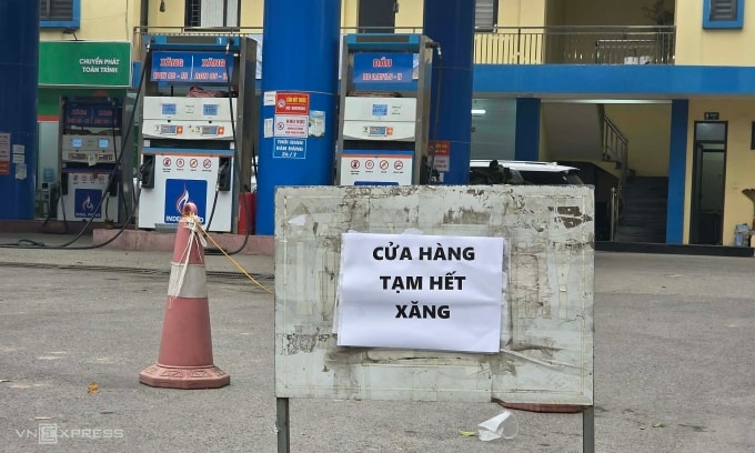 Cửa hàng xăng dầu Indel tại 164 Quang Trung (Hà Đông, Hà Nội) sáng ngày 6/3. Ảnh: Phương Dung