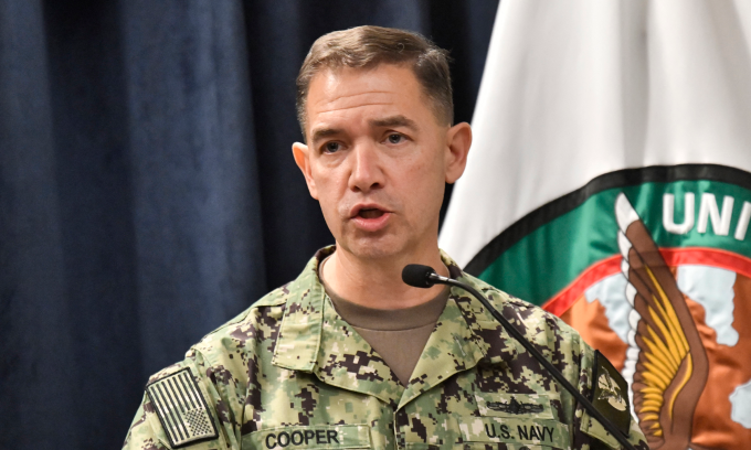 Đô đốc Cooper phát biểu trong cuộc họp báo tại trụ sở CENTCOM ở Florida, Mỹ hôm 5/3. Ảnh: AFP