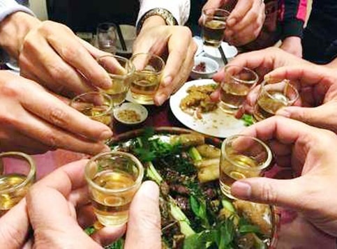 Dấu hiệu cảnh báo cơ thể gặp nguy hiểm sau khi uống rượu, bia cần đề phòng - Ảnh 3.