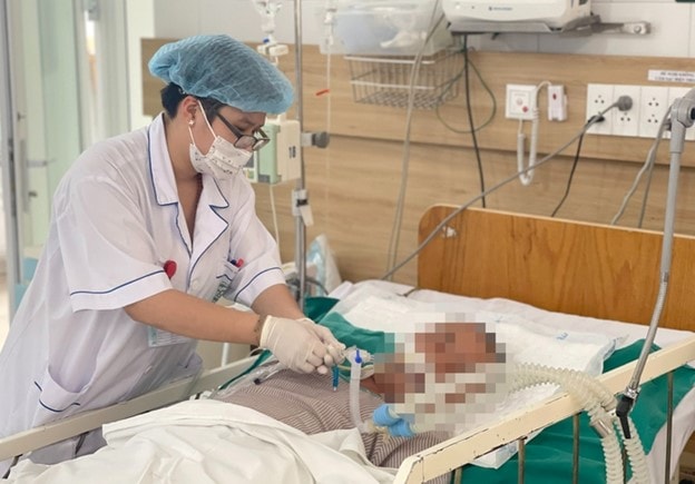 Cấp cứu 3 người bị co giật, hôn mê nghi ngộ độc sau bữa ăn trưa- Ảnh 1.