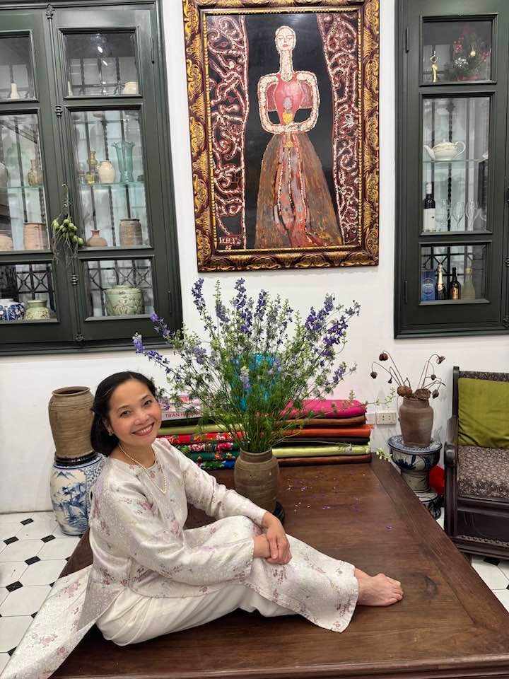 Nhan sắc NSƯT Lê Vi sau nhiều năm sinh sống ở Pháp- Ảnh 2.