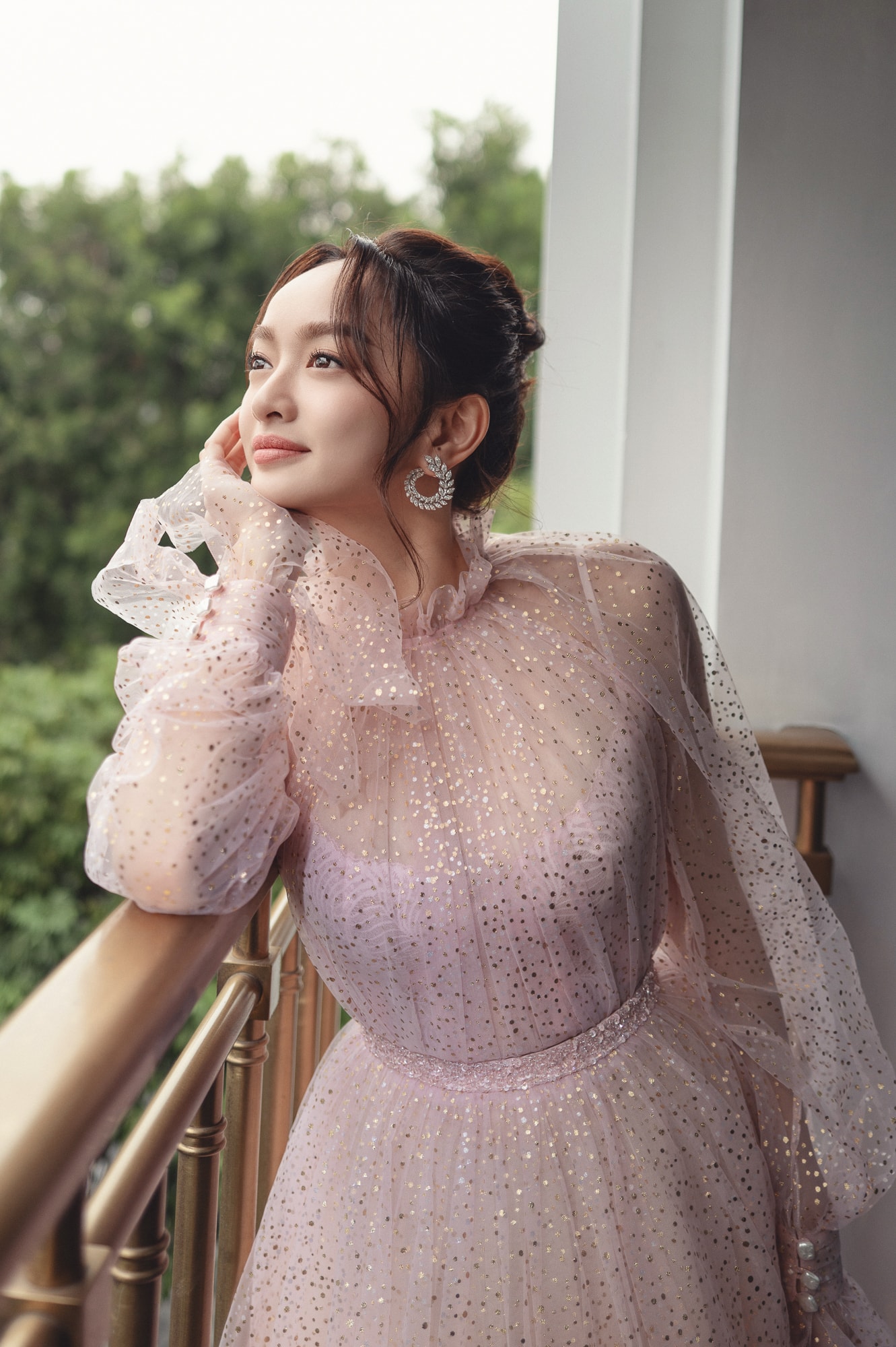 Sau gần 10 năm hoạt động nghệ thuật, Kaity Nguyễn đã trở thành gương mặt bảo chứng phòng vé. Người hâm mộ gọi cô là 