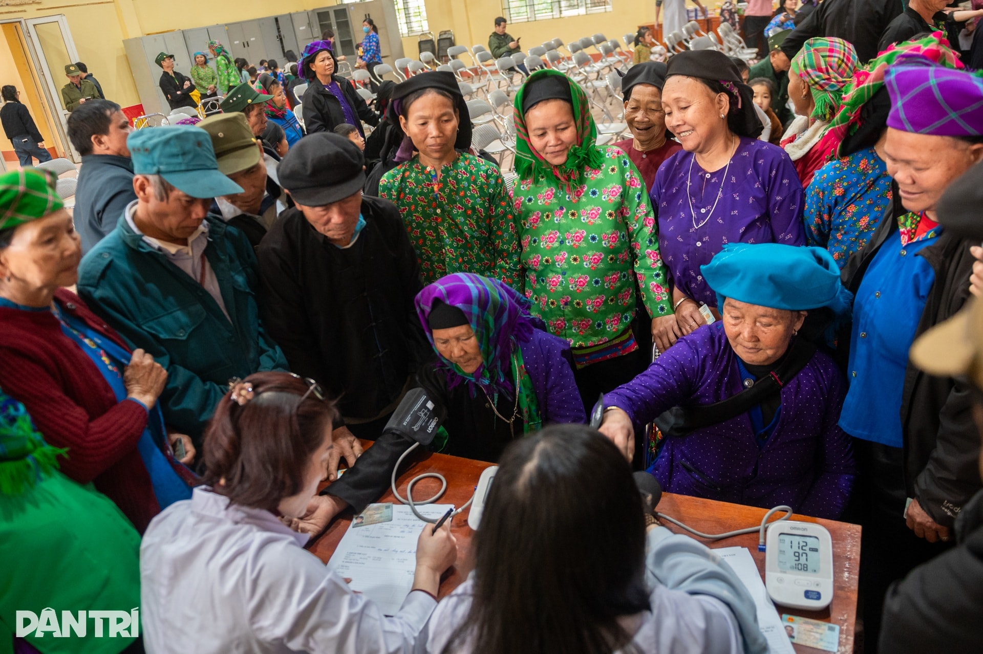 Vượt 300km mang y tế tuyến cuối đến đồng bào xã nghèo vùng cao - 1