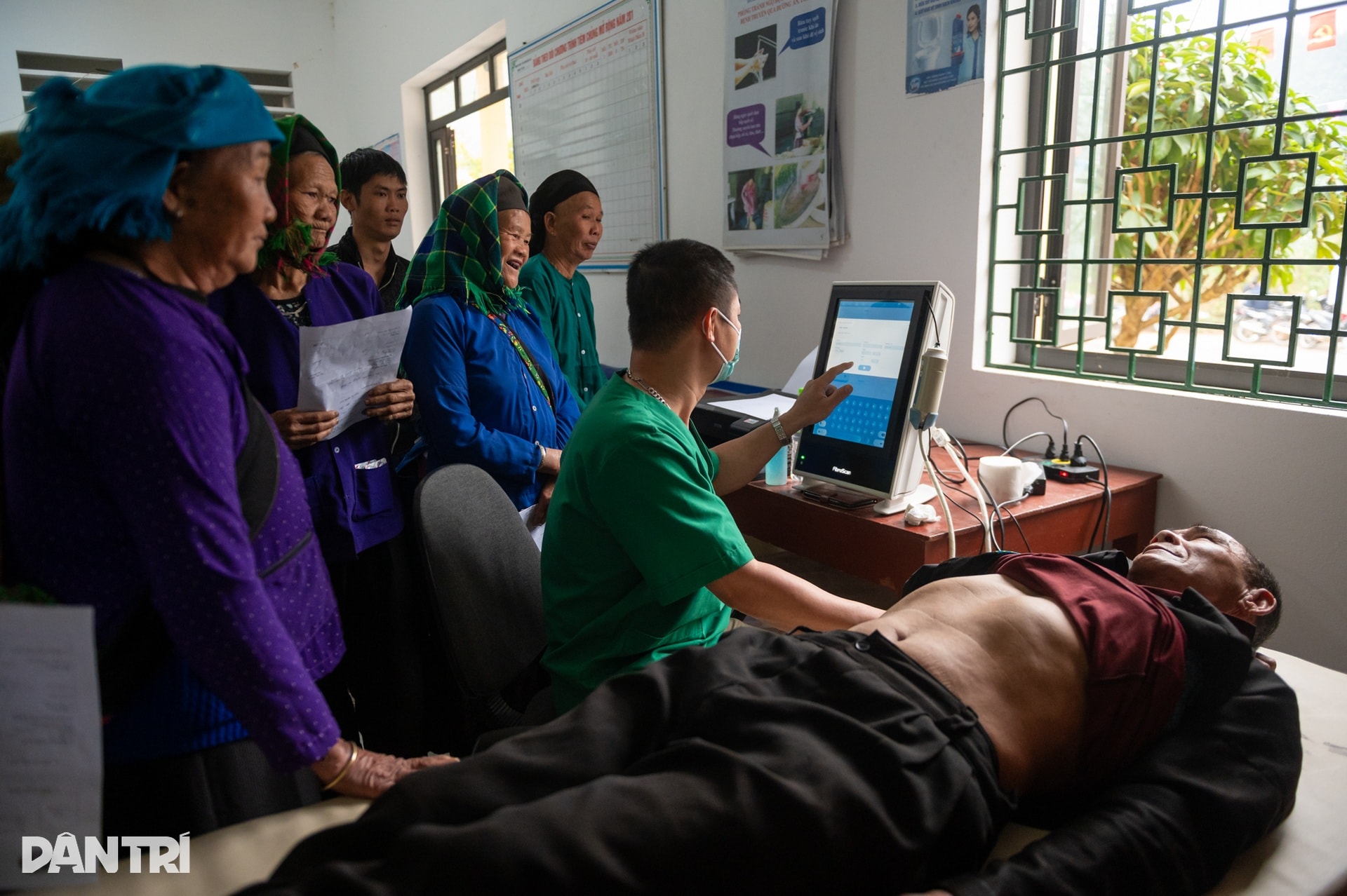 Vượt 300km mang y tế tuyến cuối đến đồng bào xã nghèo vùng cao - 3