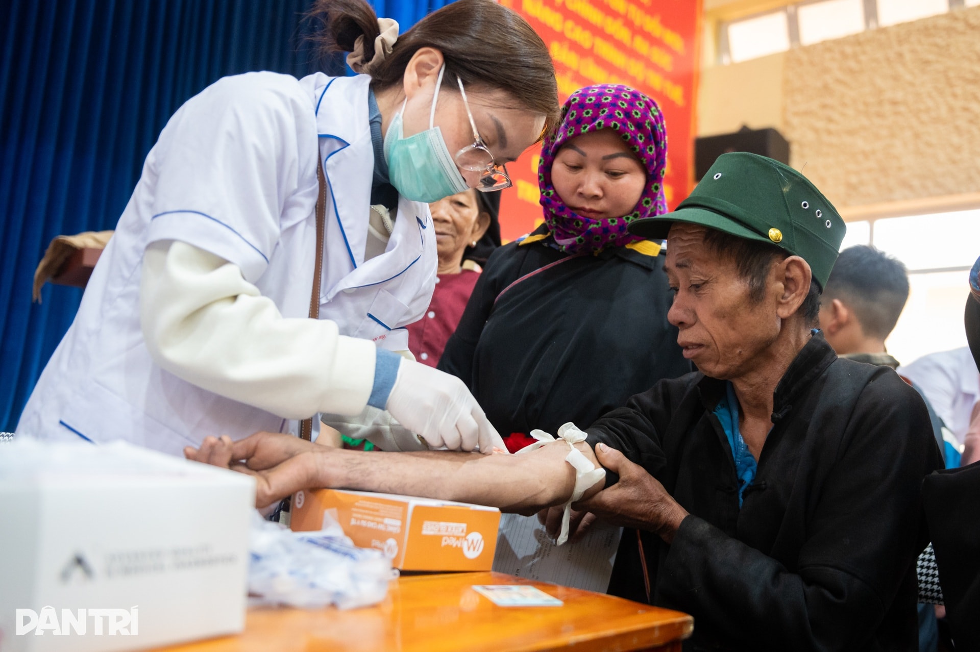 Vượt 300km mang y tế tuyến cuối đến đồng bào xã nghèo vùng cao - 15