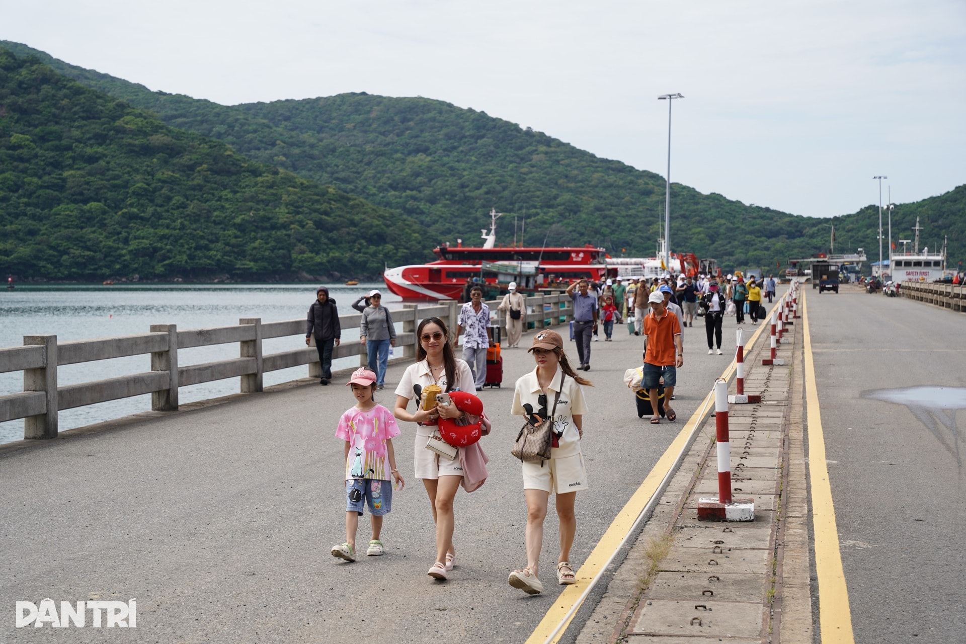 Côn Đảo đẹp ngỡ ngàng trong mùa bàng thay lá - 7