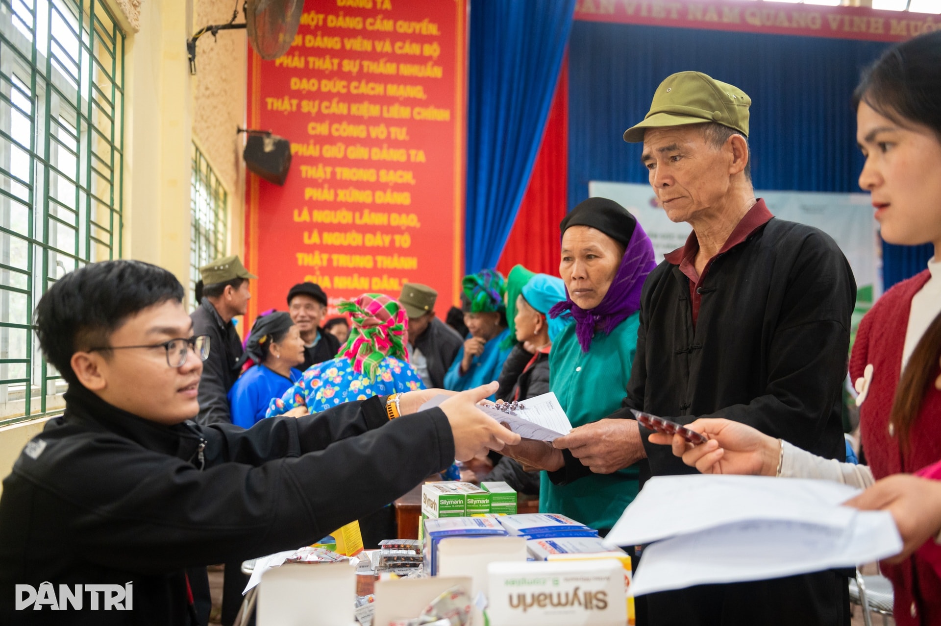 Vượt 300km mang y tế tuyến cuối đến đồng bào xã nghèo vùng cao - 16