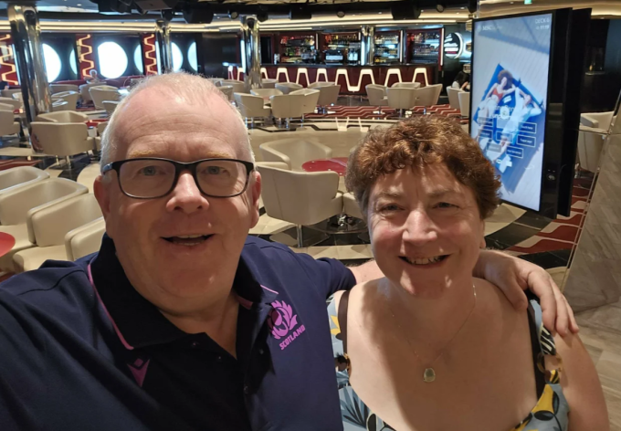 Lesley Ballantyne và chồng. Ảnh: CNN