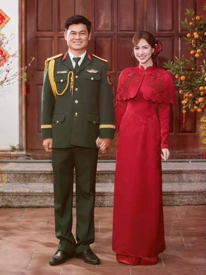 Hòa Minzy bên người yêu quân nhân. Ảnh: Nhân vật cung cấp