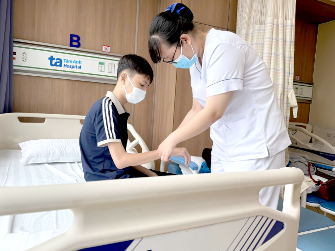 Đăng được điều dưỡng chăm sóc sau can thiệp cắt cơ vòng thực quản. Ảnh: Bệnh viện Đa khoa Tâm Anh