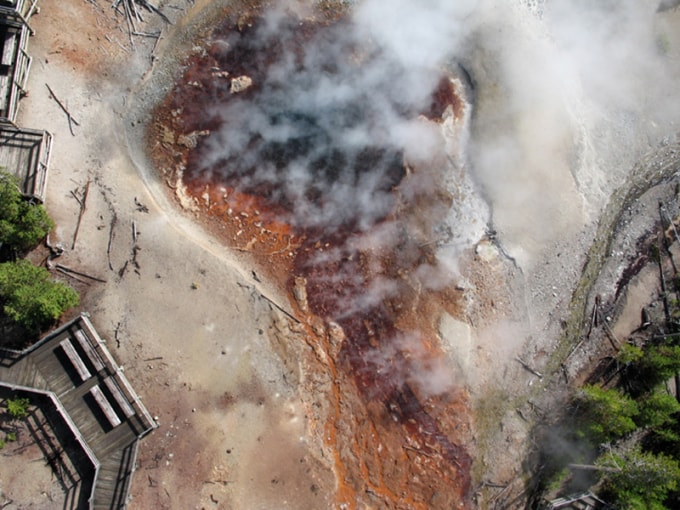 Mạch nước phun Echinus trong công viên quốc gia Yellowstone (Mỹ). Ảnh: USGS
