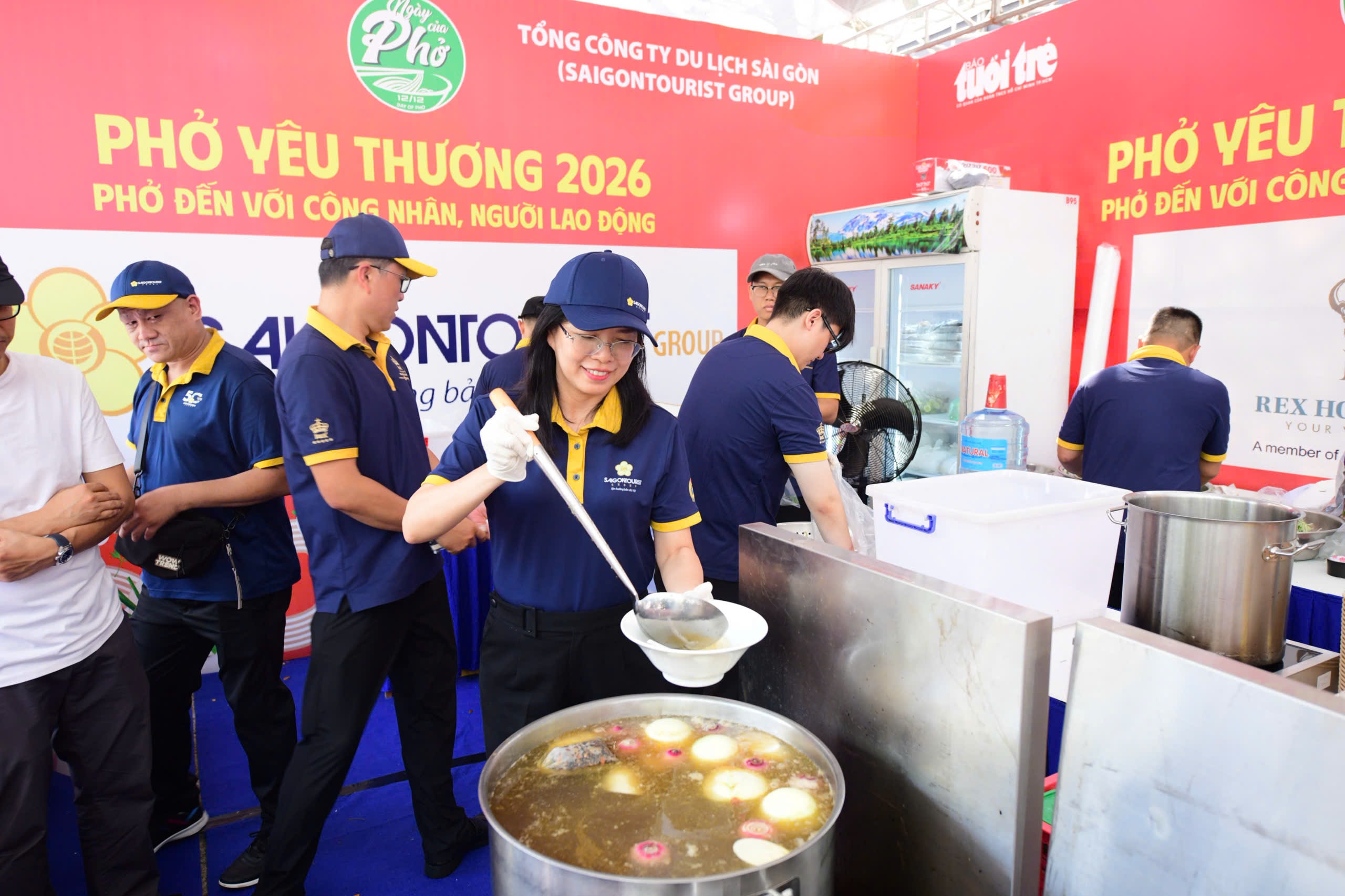 Sự kiện phở yêu thương 2026 phục vụ 12 . 000 Suất phở miễn phí cho công nhân và học sinh TPHCM - Ảnh 2.