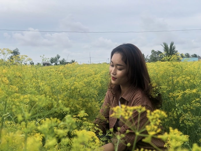 VIDEO: Du khách đổ xô ngắm những cánh đồng hoa “lạ” ở Cà Mau - Ảnh 20.