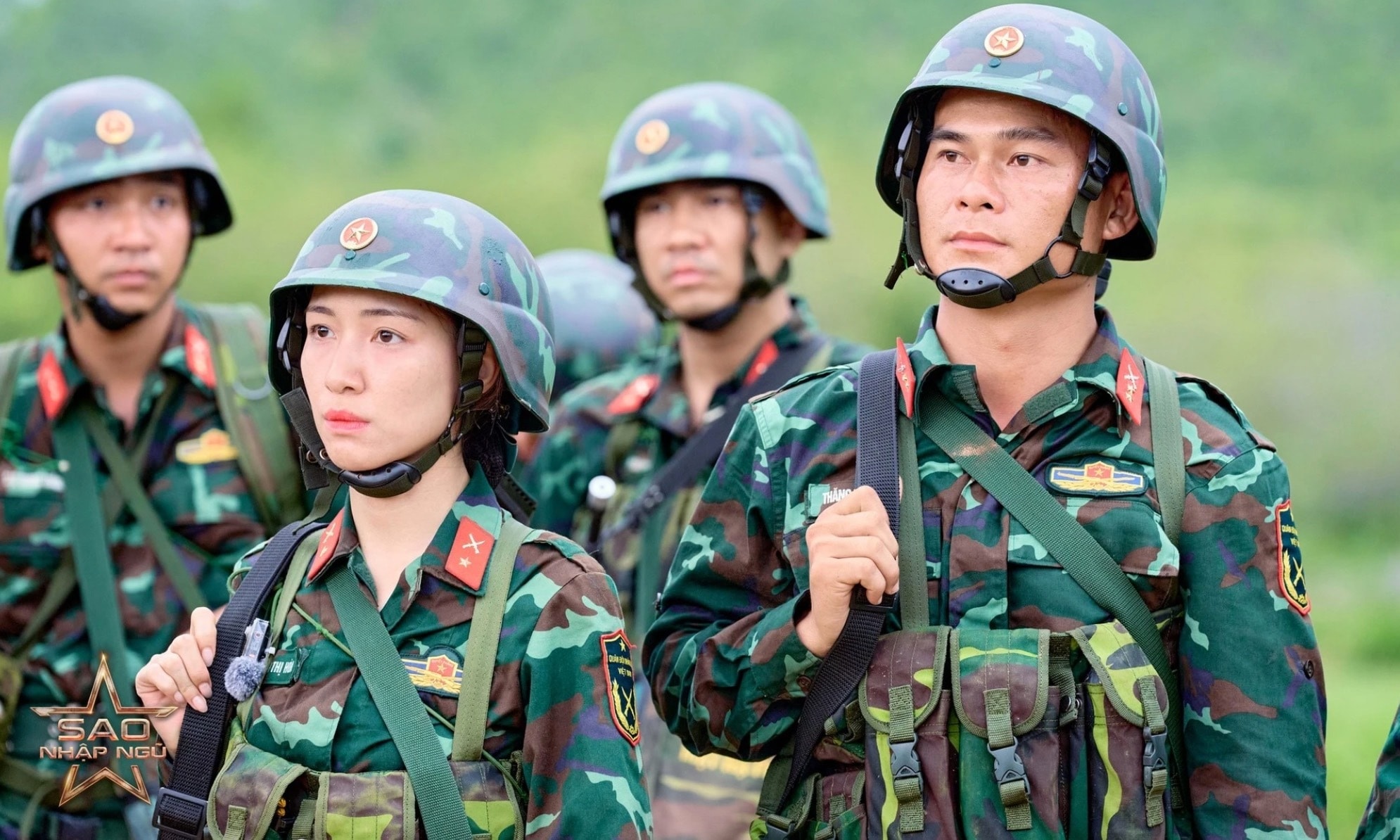 Trong chương trình, Văn Cương xuất hiện với vai trò hỗ trợ và đồng hành cùng các nghệ sĩ trải nghiệm môi trường quân đội. Tuy nhiên, trên sóng truyền hình, Hòa Minzy và anh hầu như không có tương tác đáng chú ý. Cả hai chỉ xuất hiện trong vài khung hình chung cùng các nghệ sĩ khác.