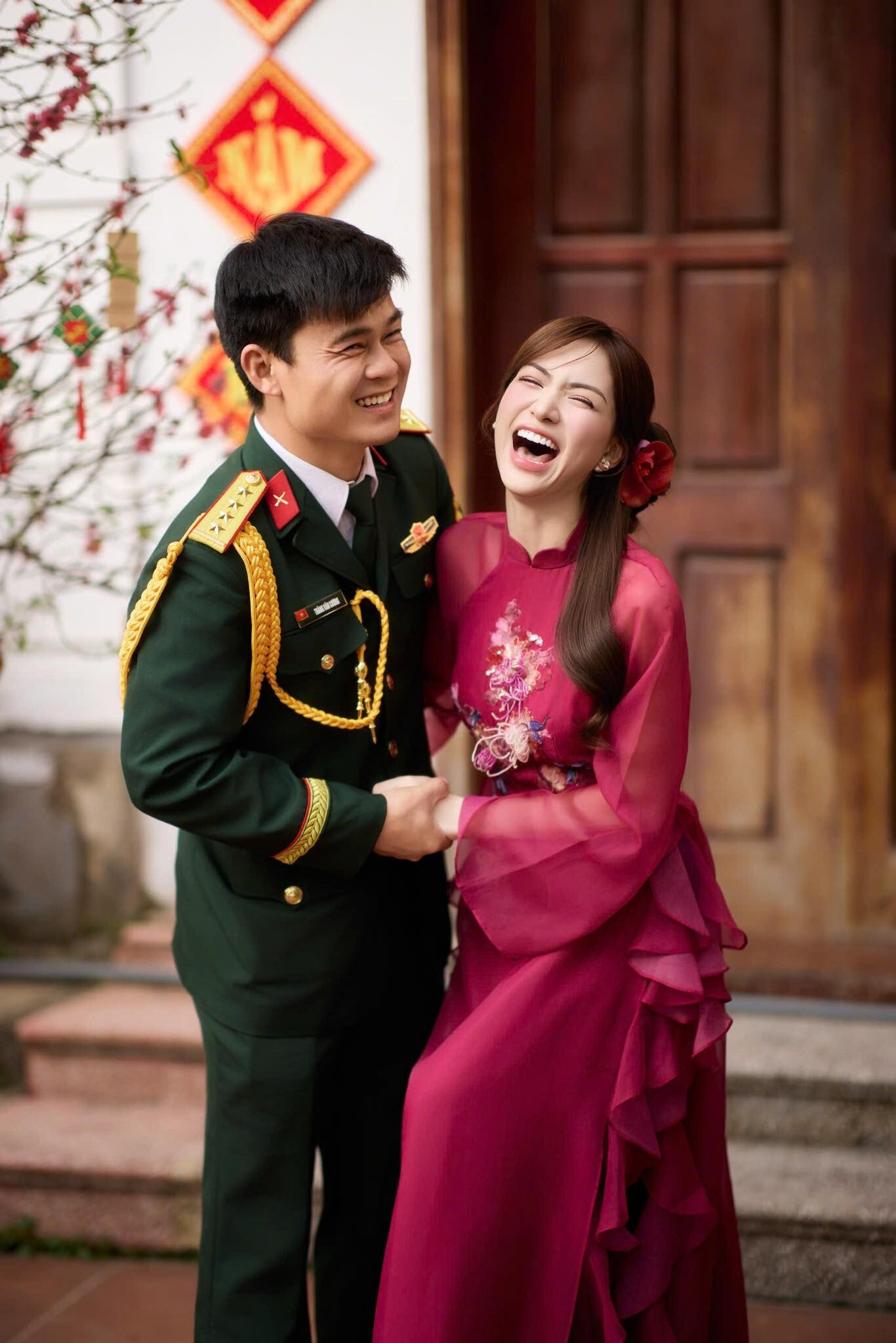 Hoà Minzy công khai chồng sắp cưới là Đại uý Thăng Văn Cương.