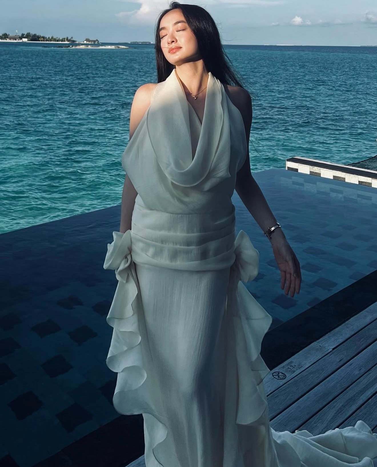 Bên cạnh phong cách thời trang, Kaity Nguyễn cũng chú trọng chăm sóc bản thân để duy trì vẻ ngoài rạng rỡ. Nữ diễn viên cho biết cô duy trì thói quen dưỡng da đều đặn, đặc biệt chú trọng làm sạch sâu và cấp ẩm.