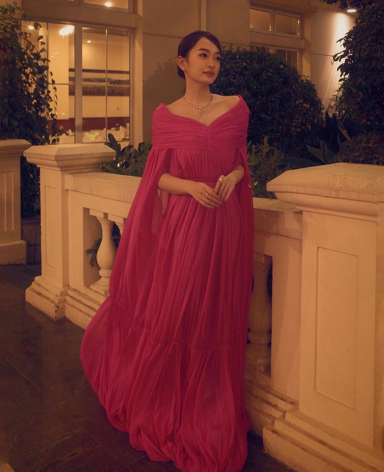 Những năm gần đây, Kaity Nguyễn dần chuyển sang hình ảnh trưởng thành, sang chảnh và thanh lịch. Vì vậy, các trang phục cô lựa chọn cũng kín đáo hơn nhưng vẫn khéo léo tôn đường cong cơ thể.