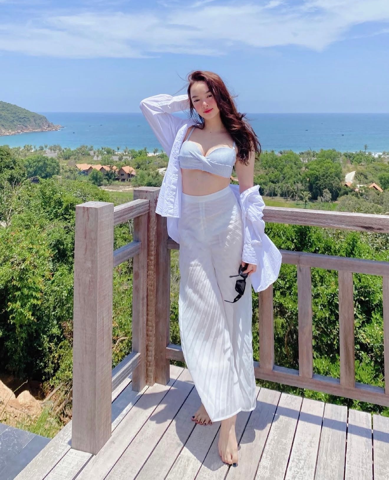 Song song với đó, cô duy trì chế độ ăn uống lành mạnh, tăng cường rau củ quả và hạn chế tinh bột