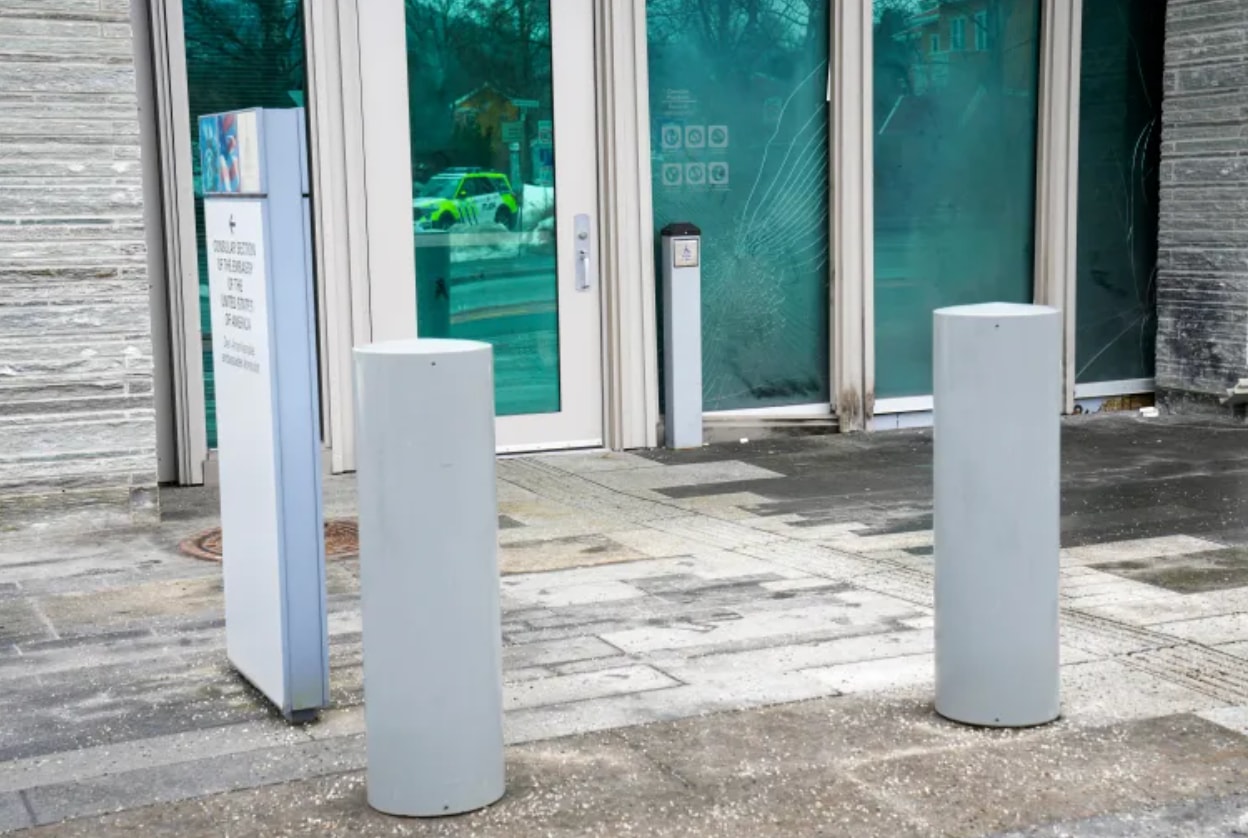 Thiệt hại tại Đại sứ quán Mỹ ở Oslo sau vụ nổ. (Nguồn: Al Jazeera)