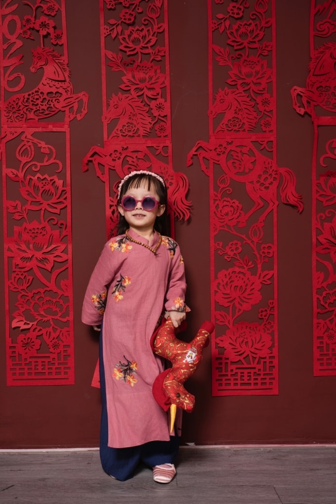 Vẻ tinh nghịch của bé Maymy.