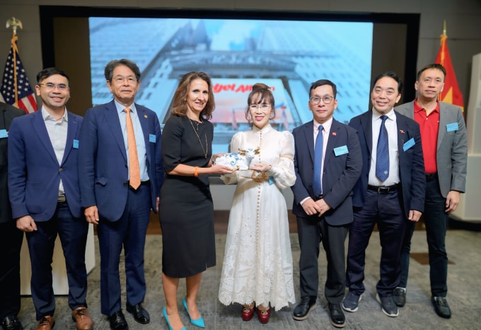 Bà Thảo gặp chủ tịch NYSE tại New York ngày 22/9/2025. Ảnh: Vietjet