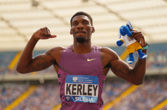 Fred Kerley ăn mừng sau khi vô địch 100m nam giải Diamond League trên sân Silesian, Chorzow, Ba Lan ngày 25/8/2024. Ảnh: Reuters