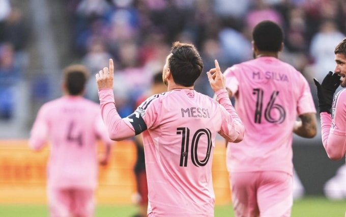 Messi mừng bàn nhân đôi cách biệt trận DC United 1-2 Inter Miami ở vòng ba MLS tối 7/3. Ảnh: Inter Miami