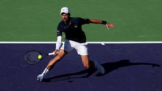 Djokovic trong trận gặp Majchrzak ở vòng hai BNP Paribas Open, tại Indian Wells, California, Mỹ hôm 7/3. Ảnh: Reuters