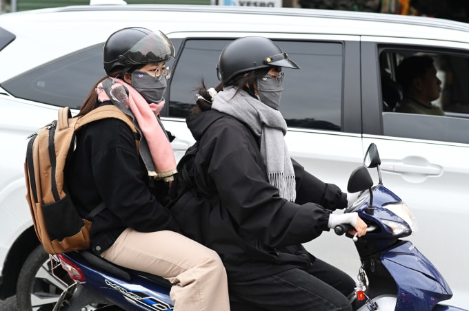 Người dân Hà Nội trong mùa đông năm 2026. Ảnh: Giang Huy