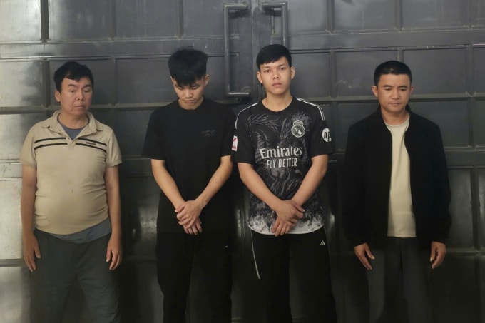 Nghi can Ngọ, Văn Bảo, Hậu Bảo và Lộc (từ trái sang) tại cơ quan điều tra. Ảnh: Hùng Lê