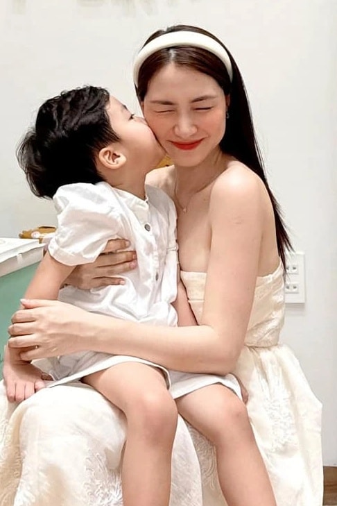 Cuộc hội thoại giữa Hòa Minzy và con trai sáu tuổi gây sốt