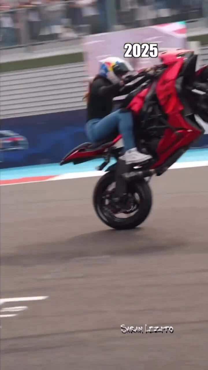 Người đẹp chuyên lái môtô mạo hiểm thành ngôi sao đóng thế