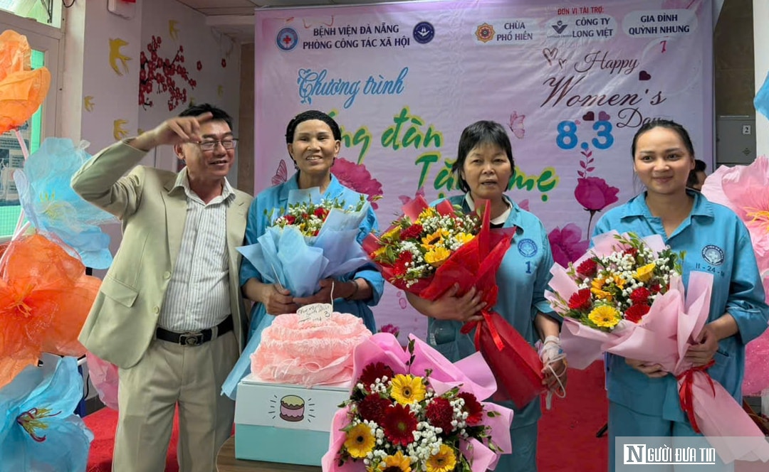 Rộn tiếng đàn mừng Ngày Quốc tế phụ nữ với những "bông hồng thép" ở khoa Ung bướu- Ảnh 2.