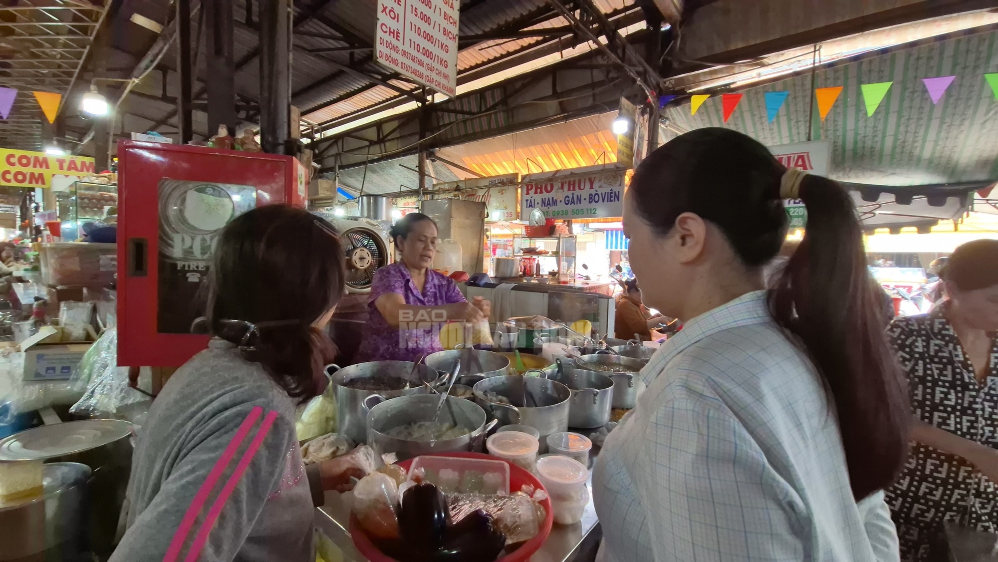 Chủ sạp chè chợ Tân Định giữ giá bán suốt 3 năm qua bất chấp biến động - Ảnh 2.