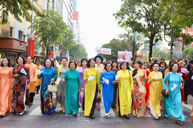 3.000 người đồng diễn áo dài trên phố đi bộ Nguyễn Huệ- Ảnh 5.